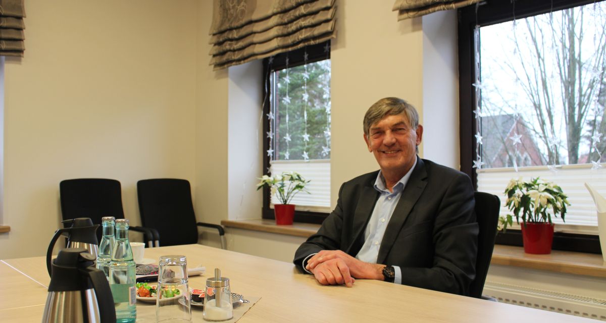 Auf dem Bild ist Gerhard Böhling, Bürgermeister der Stadt Schortens, zu sehen. 