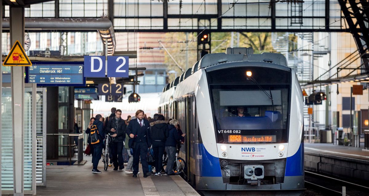 Bremen, Bremen, 29.10.2019PR-Bilder fuer die NordWestBahn - Regio-S-Bahn-NetzRS1 / RS2 / RS3 / RS4 - Hauptbahnhof Bremen - Uhrzeit: 15:18:13 | [ (c) Holger Jacoby, Arneckestrasse 18, 44139 D O R T M U N D   ( G e r m a n y ), Tel.: +49 231 / 553086 oder +49 151 / 44 555 100 ; www.holger-jacoby.de, www.freelens.com/clearing - Jede Nutzung des Fotos ist honorarpflichtig gemaess derzeit gueltiger MFM Liste. Urhebervermerk und Belegexemplar erforderlich. Bei Verwendung des Fotos ausserhalb journalistischer Zwecke bitte Ruecksprache mit dem Fotografen halten. - Each usage of the photo requires a licence fee in accordance to MFM. No model release, for any usage other than editorial purposes please contact the author.]