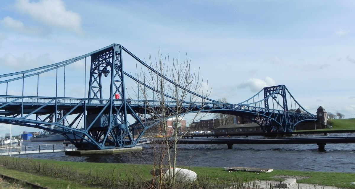 Kaiser-Wilhelm-Brücke KW-Brücke Blick von der Landseite