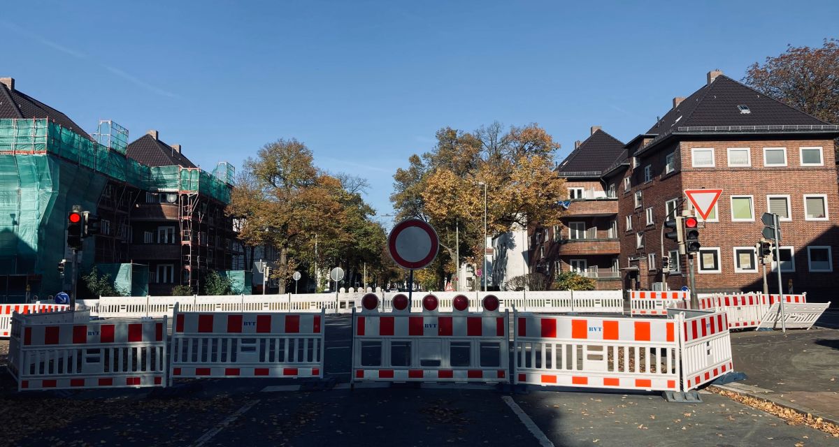 Absperrbarken versperren den Weg