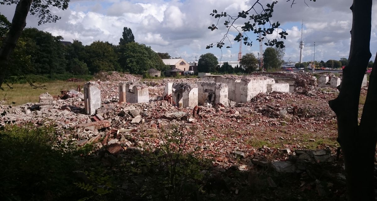 Zu sehen sind die Überreste der ehemaligen Südzentrale. 