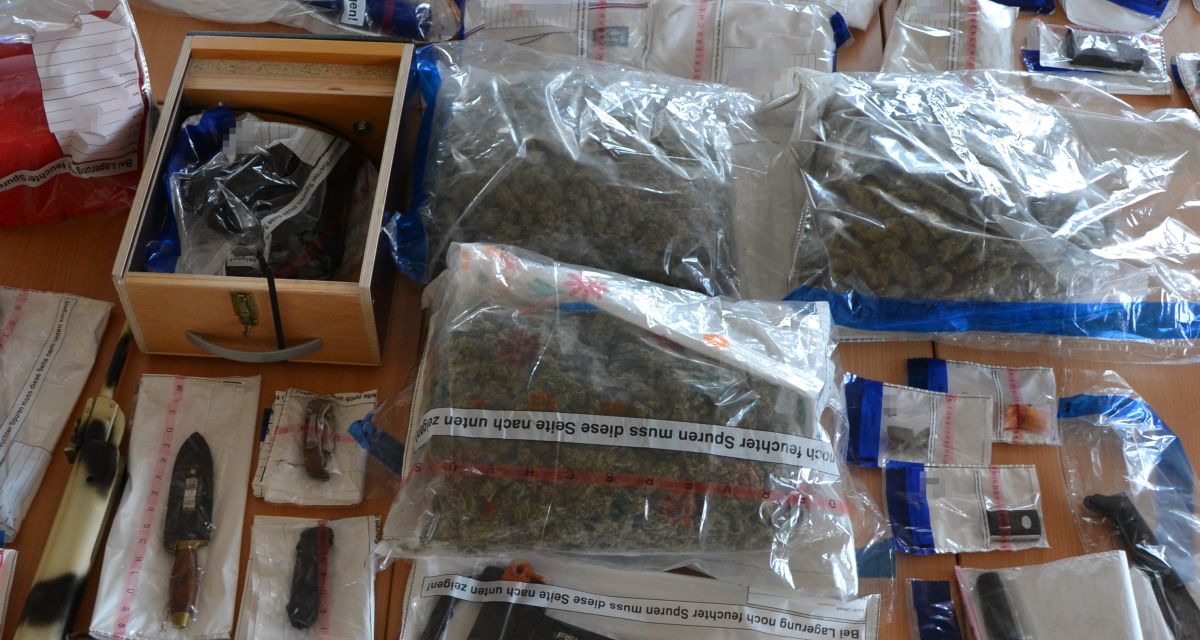 Der Polizei und Staatsanwaltschaft in Aurich ist ein erheblicher Schlag gegen die organisierte Betäubungsmittelkriminalität in Ostfriesland gelungen.