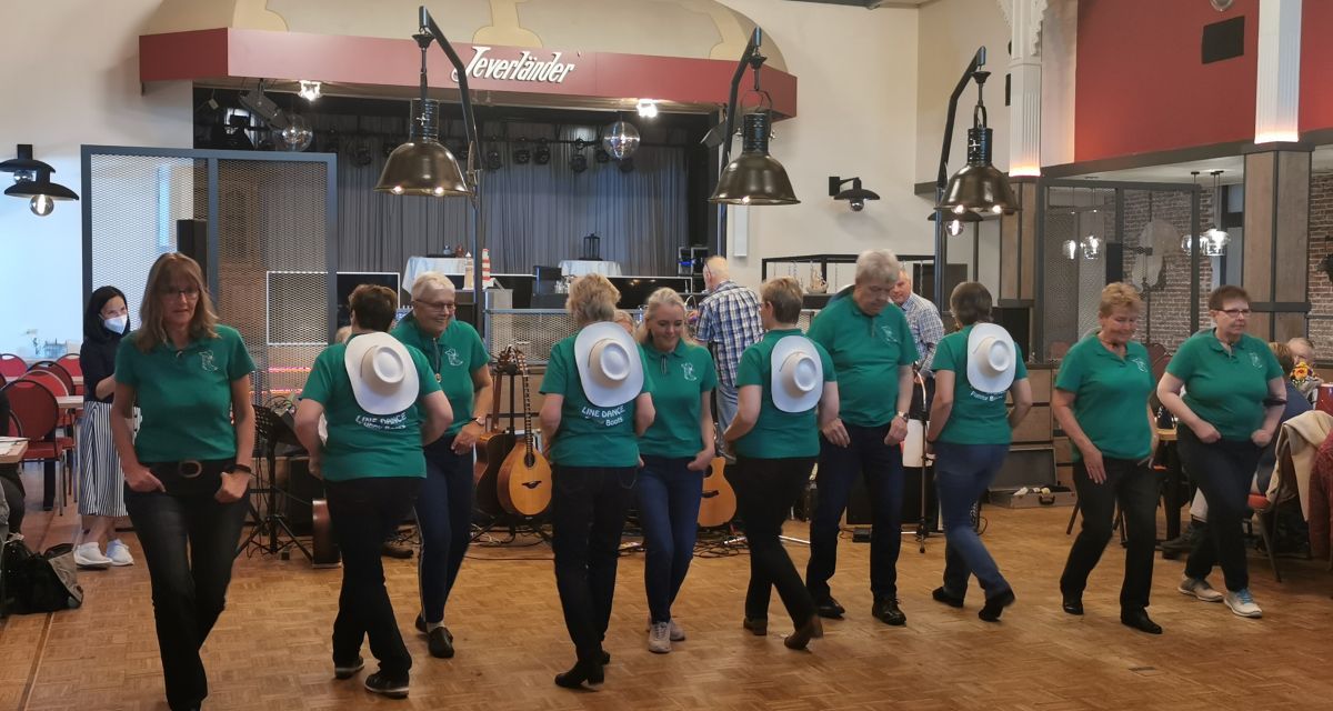 Linedancer beim Tag der älteren Generation in Jever