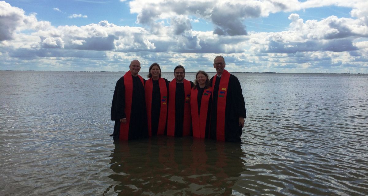 Evangelische Kirchengemeinden taufen am Südstrand