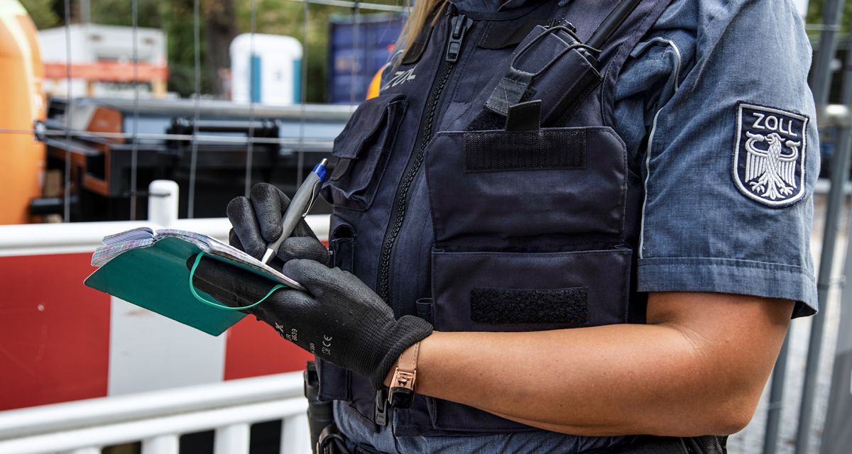 Zollbeamtin Baustelle