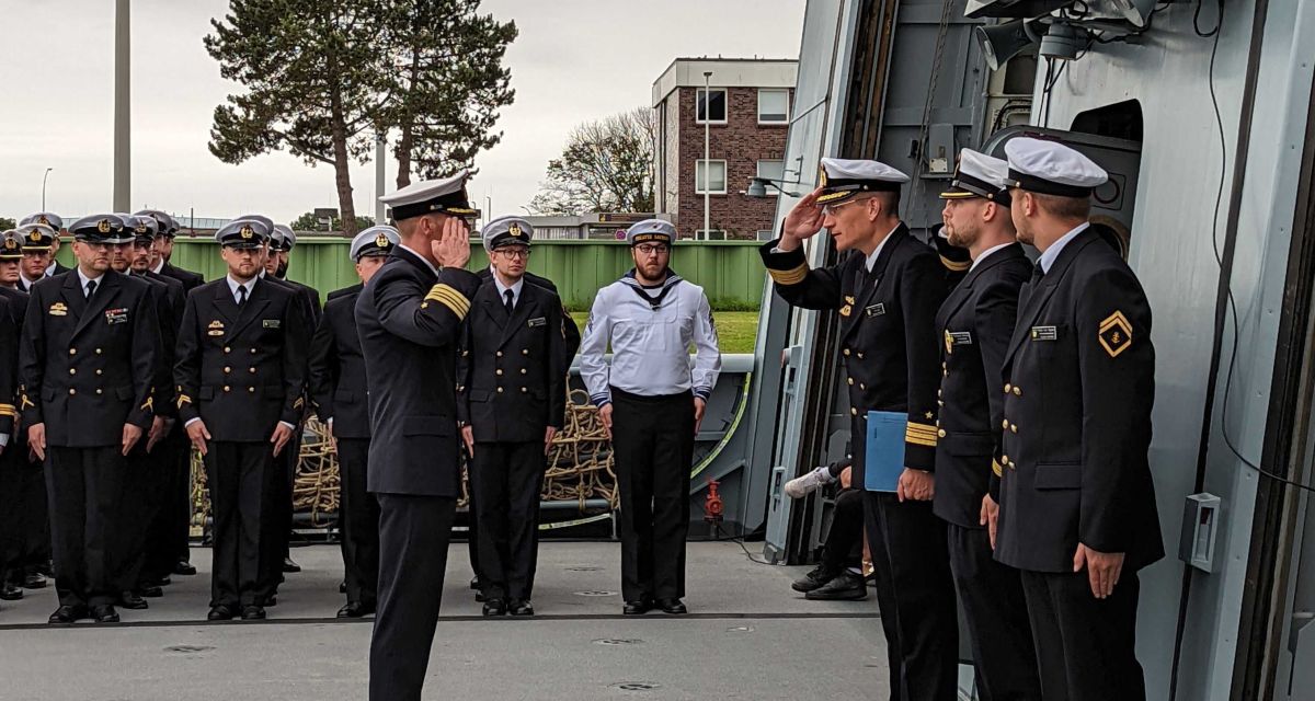 Feierlicher Kommandowechsel auf Fregatte „Sachsen“