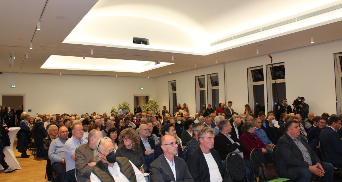 Voller Saal bei Infoveranstaltung zu Energieprojekten