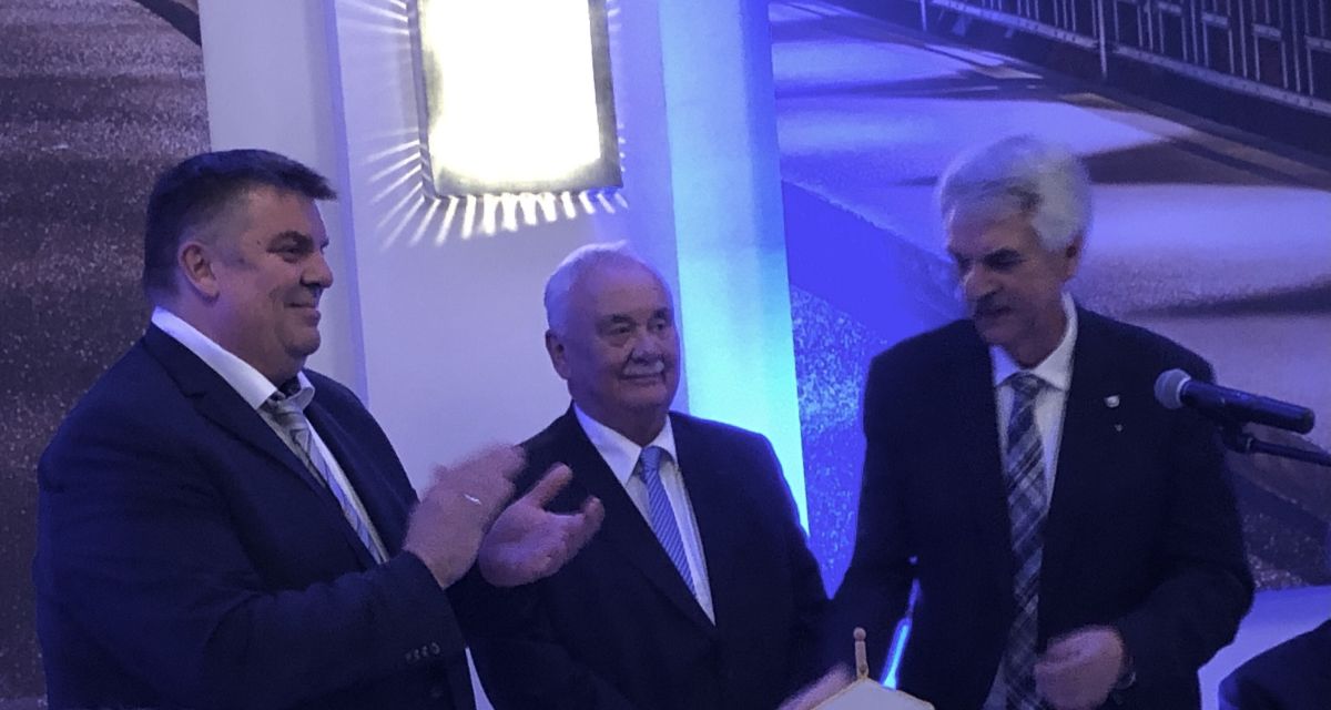 Ehrenschild für Wilfrid Adam