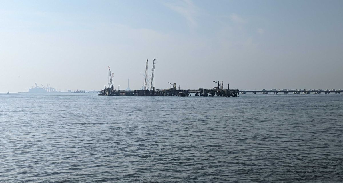 Das erste Importterminal für Flüssigerdgas (LNG) in Deutschland vor der Wilhelmshavener Küste.