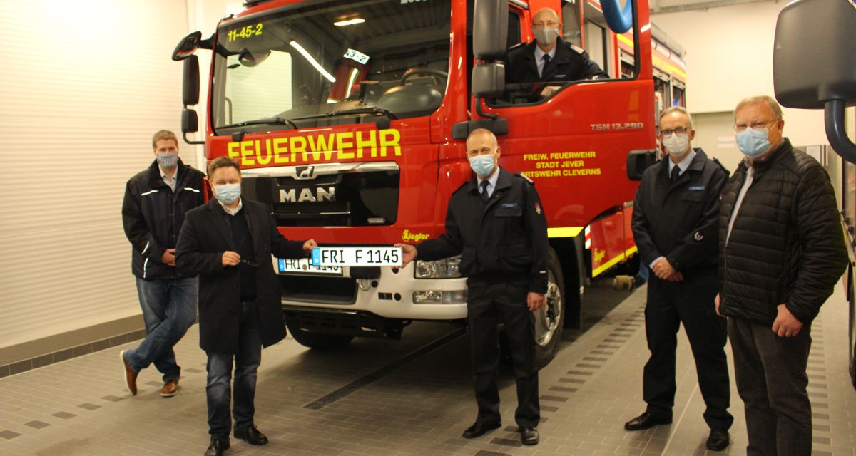 Ortsmitte Cleverns mit öffentlichem Defibrillator ausgerüstet