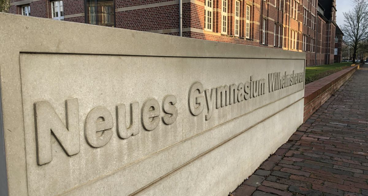 Schriftzug auf Beton