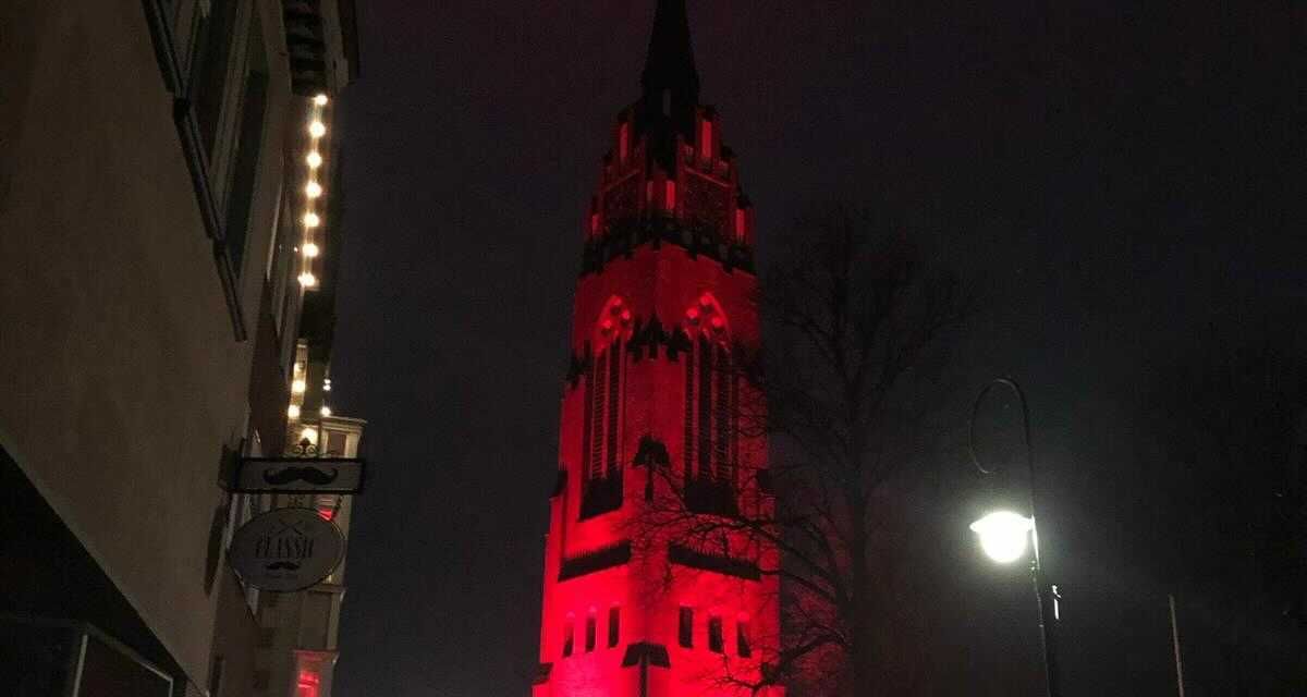 Auf dem Bild ist die Stadtkirche Jever zu sehen. 