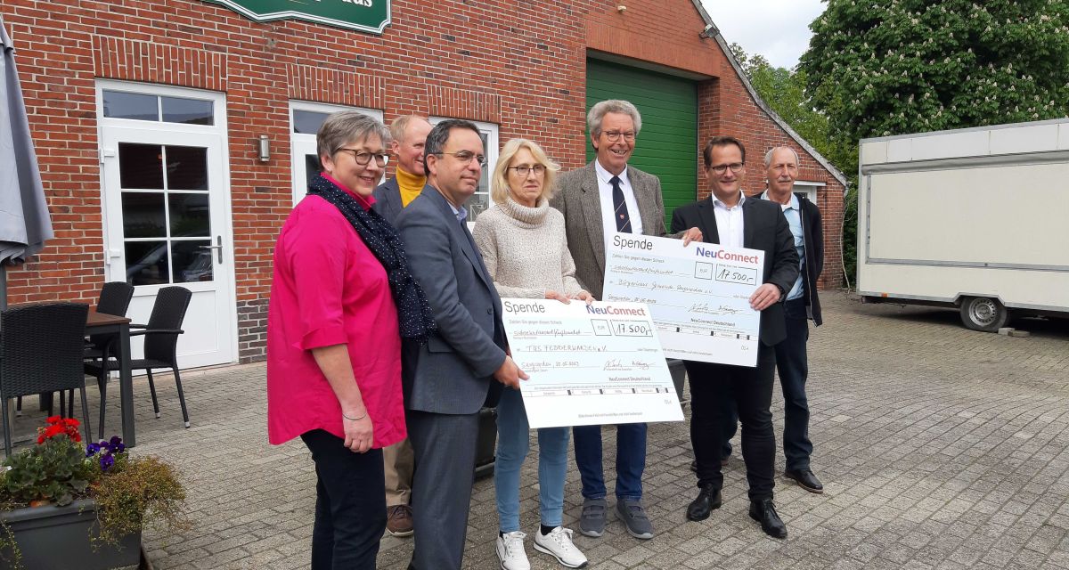 Spendenübergabe für Dorfgemeinschaftshäuser