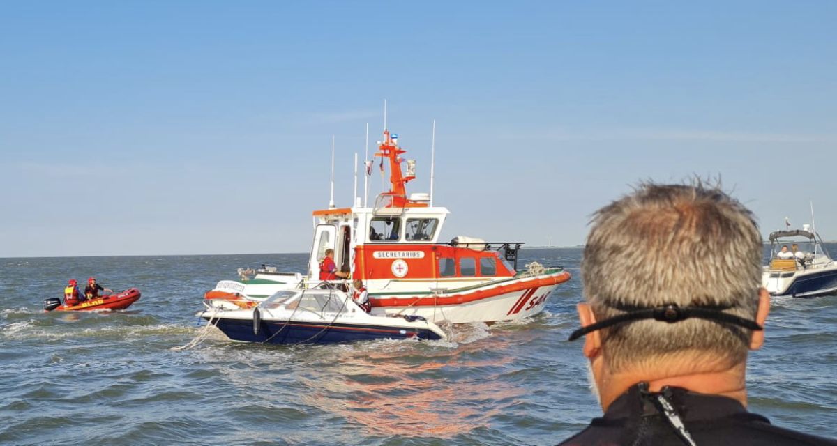 Einsatz für ein im Watt sinkendes Motorboot am 11. Juni 2023 zwischen Bensersiel und Langeoog
