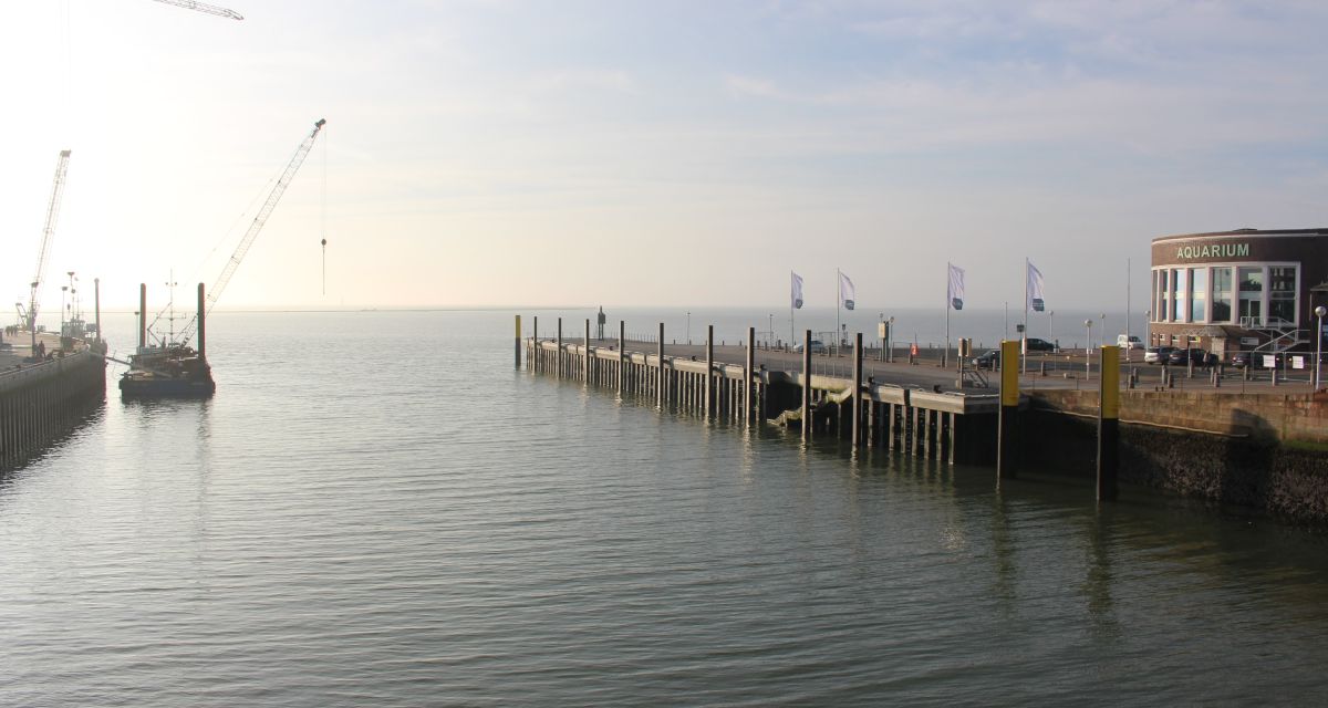 Zu sehen ist der alte Vorhafen in Wilhelmshaven. 