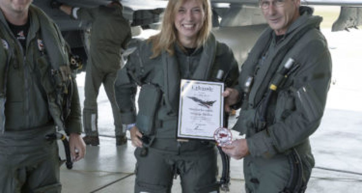 Möller besucht Luftwaffengeschwader in Laage