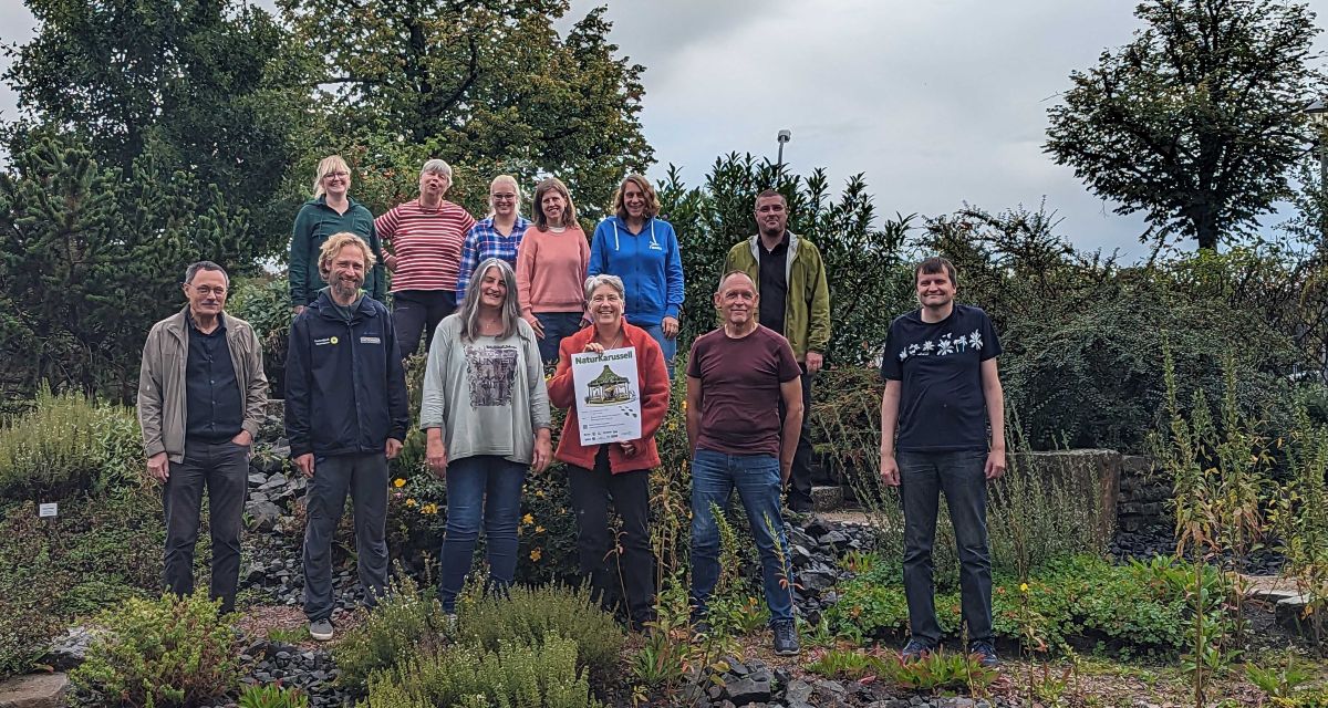 Die Organisator*innen des Naturschutzkarussells 2023 im Botanischen Garten in Wilhelmshaven