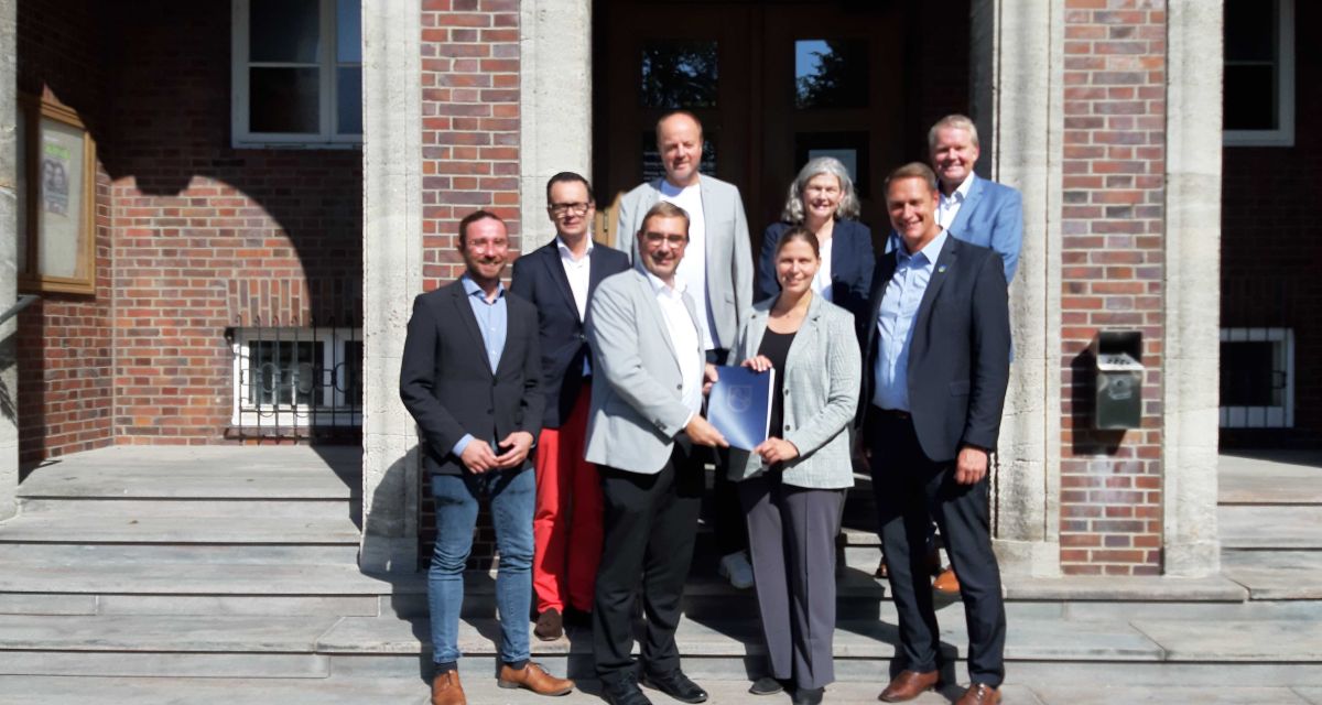 Vertreter*innen der JadeBay und des Landkreises Friesland mit Wiebke Osigus, Ministerin für Regionalentwickung