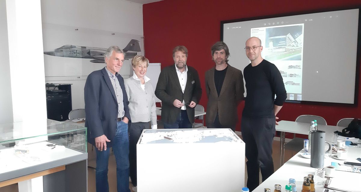 Die Ergebnisse des Architektenwettbewerbs für die Neukonzeption des Deutschen Marinemuseums in Wilhelmshaven werden vorgestellt, zu sehen sind Entwürfe und unter anderem der Museumsleiter Stephan Huck.