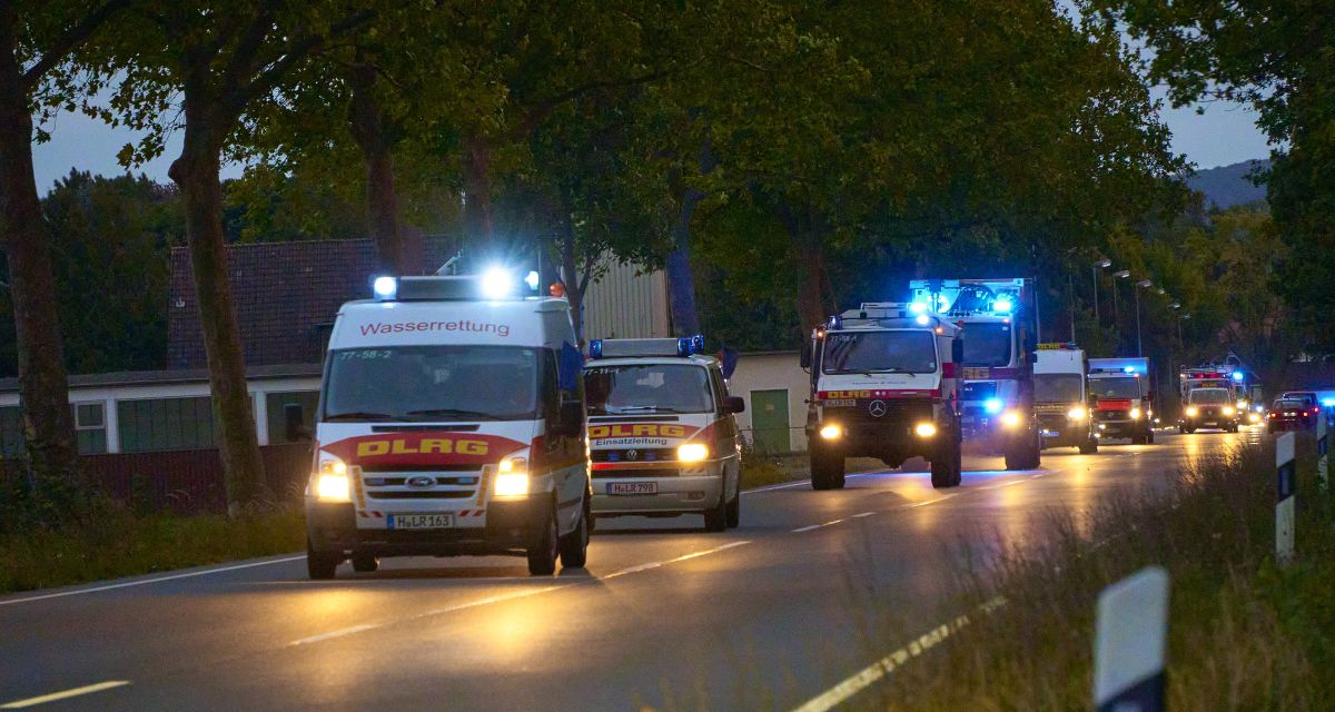 Fahrzeuge der DLRG bei der Übung 