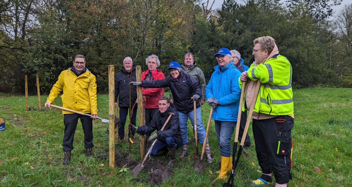 Landkreis Friesland pflanzt zum 90. Jubiläum 90 Obstbäume