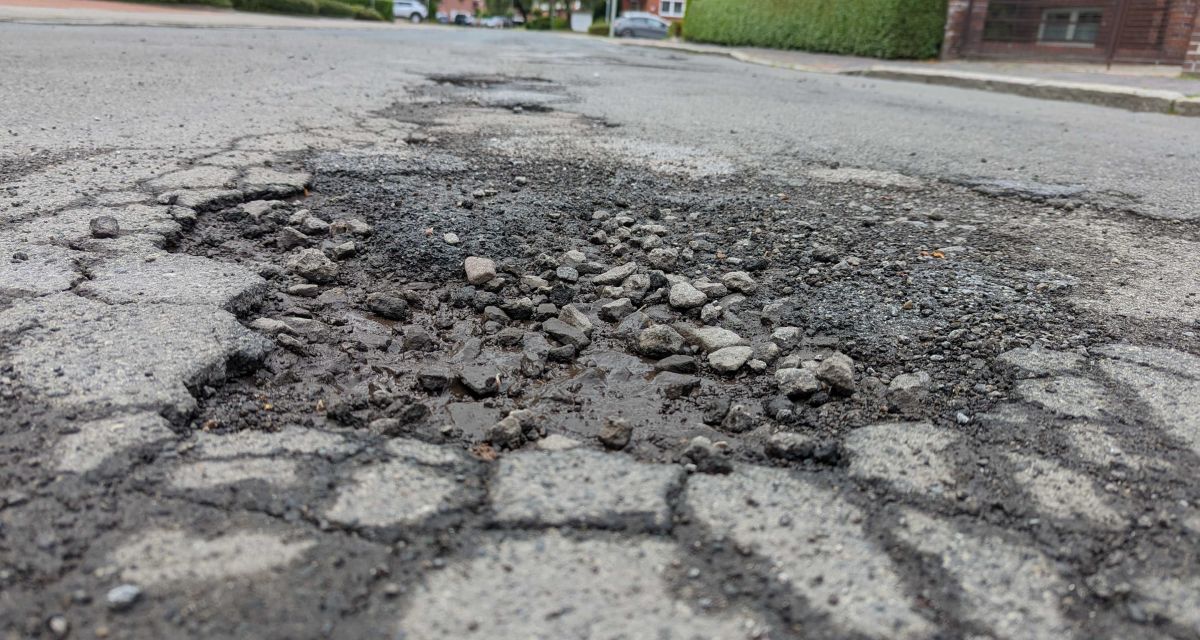 Schlaglöcher durch Nässe in Varel