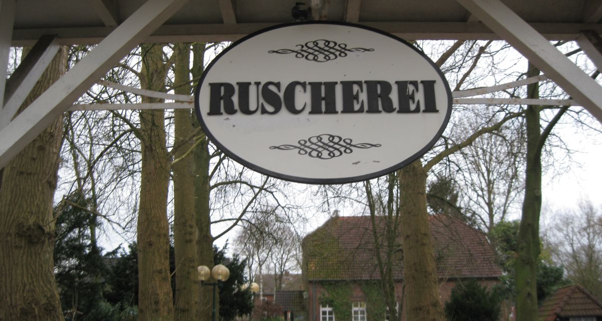 Schild der Ruscherei im Eingangsbereich