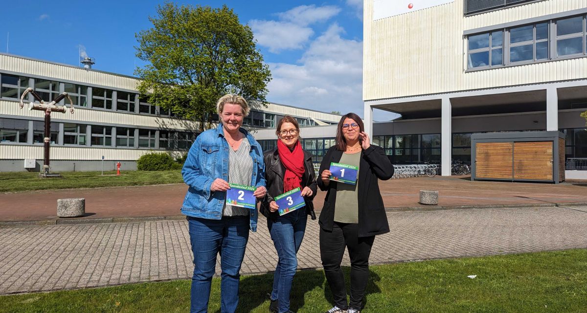 Die Organisatorinnen des Hospizlaufs 2024 vor der Jade Hochschuel