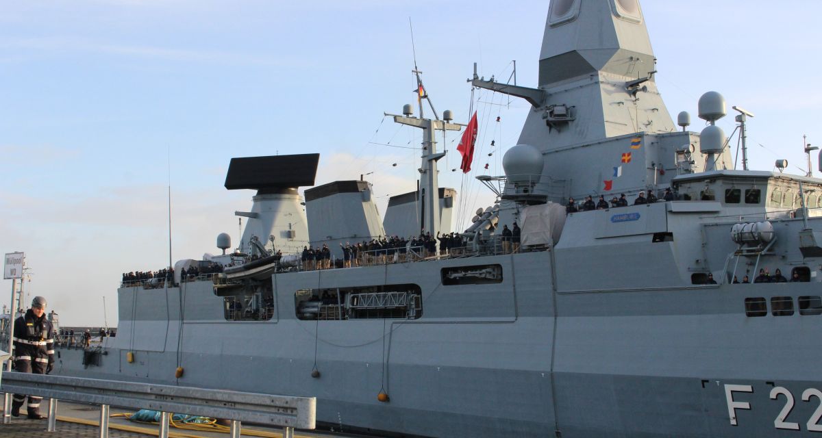 Sicht auf das Deck der Fregatte