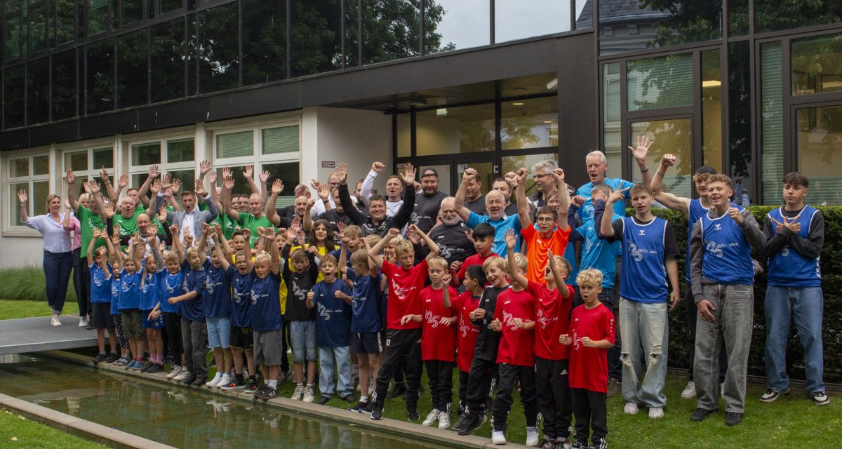 Volksbank Jever feiert 125. Geburtstag Gruppenbild
