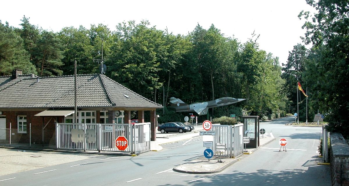 Hauptwache Luftwaffe UpJever