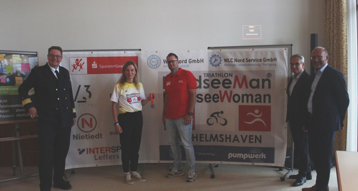 Kapitän Matthias Potthoff, Siemtje Möller, Julian Josephs stellen das Programm des diesjährigen Nordseeman Triathlon vor 