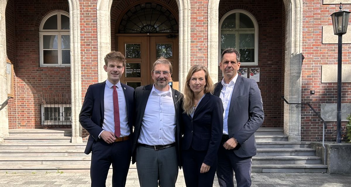 Jannes Wiesner (Fraktionsvorsitzender SPD-Kreistag), Landrat Sven Ambrosy, Siemtje Moeller (MdB) und Ministerpräsident Olaf Lies