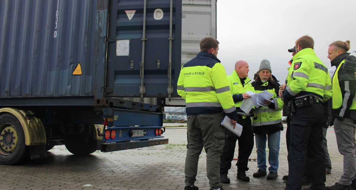 Ladung eines LWK wird von Polizei und Behörden kontrolliert