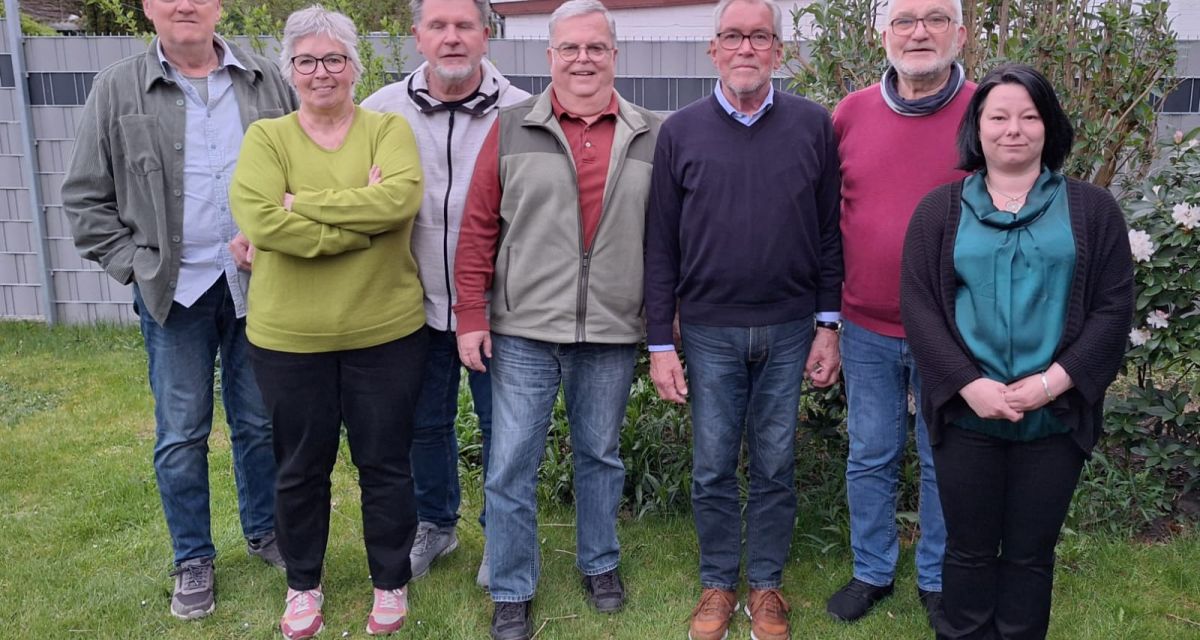 Die Tafel Schortens hat einen neuen Vorstand. Von links nach rechts: Hans Tjaden, Barbara Ranft, Detlef Kasig, Uwe
Brauns, Werner Reineke, Hans-Werner Ballin und Jessica Heybl. Krankheitsbedingt gefehlt hat
Gabriele Oltmann-Janssen.