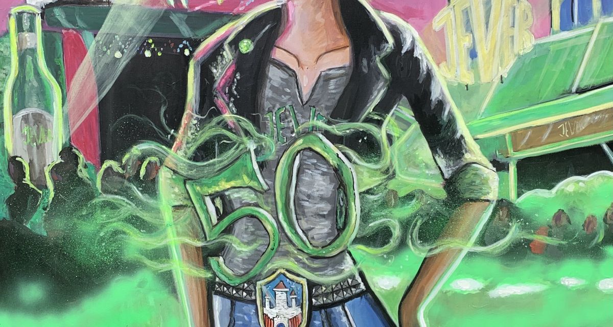Zu sehen ist das Gemälde, das der Künstler Dennis Eggerichs für das 50-jährige Jubiläum des Altstadtfestes Jever gestaltet hat. Eggerichs hatte auch schon zum 40. Jubiläum das Titelbild gestaltet. Das Original-Gemälde wird im Rahmen des Altstadtfestes versteigert.