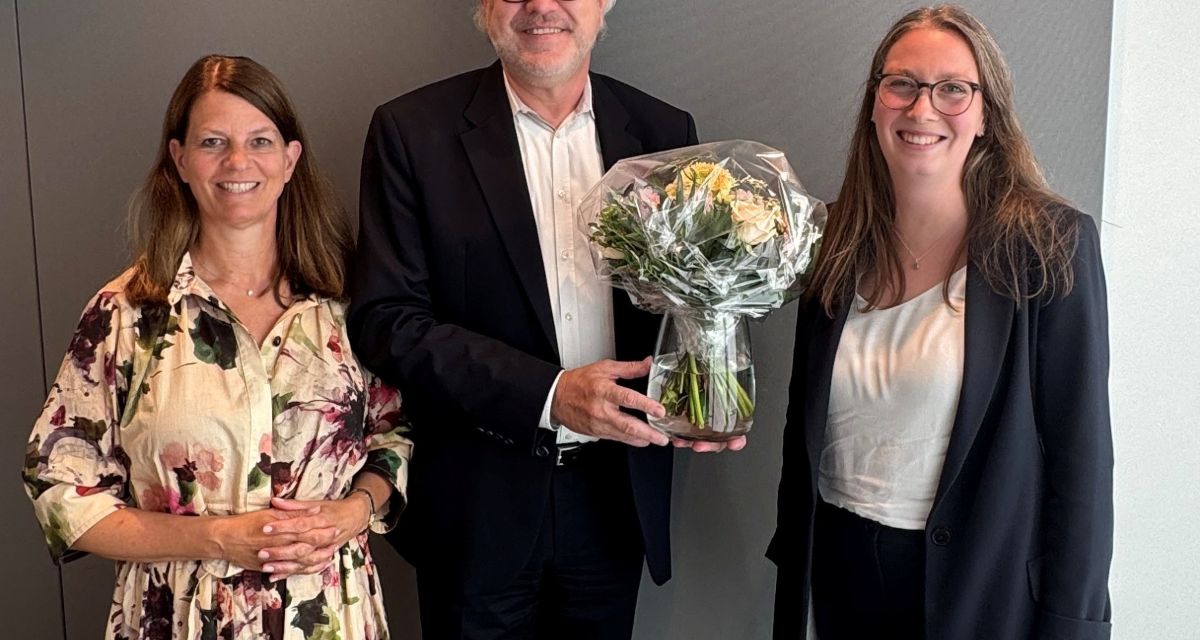 Die neue Geschäftsführerin der Industie- und Handelskammer Niedersachsen, Katharina Wieking, wird vorgestellt. Zu sehen von links nach rechts: IHKN-Hauptgeschäftsführerin Maike Bielfeld, IHKN-Präsident Gerhard Oppermann und Katharina Wieking