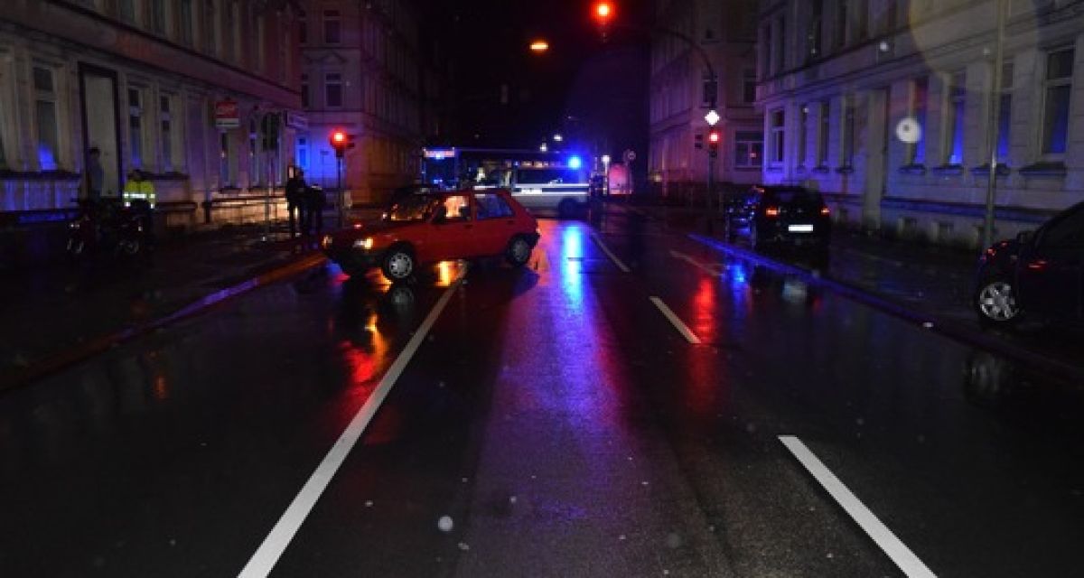 Wilhelmshaven: Rollerfahrerin schwer verletzt