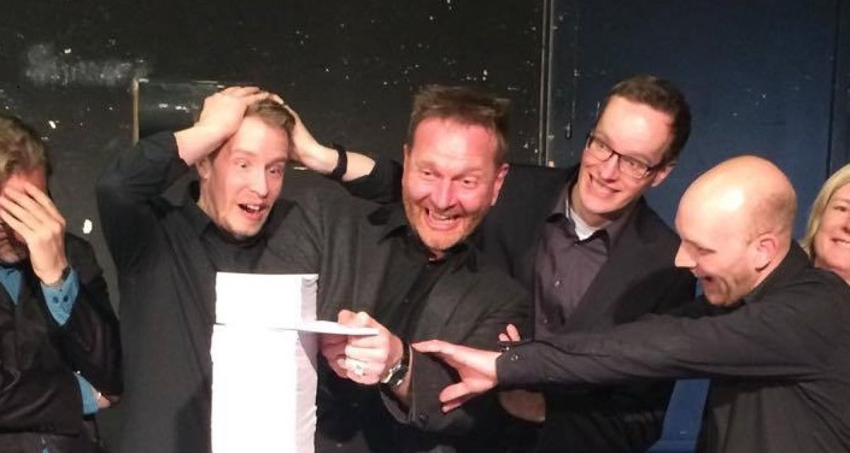 Mitglieder der Landesbühne Niedersachsen Nord und das neue Programm.