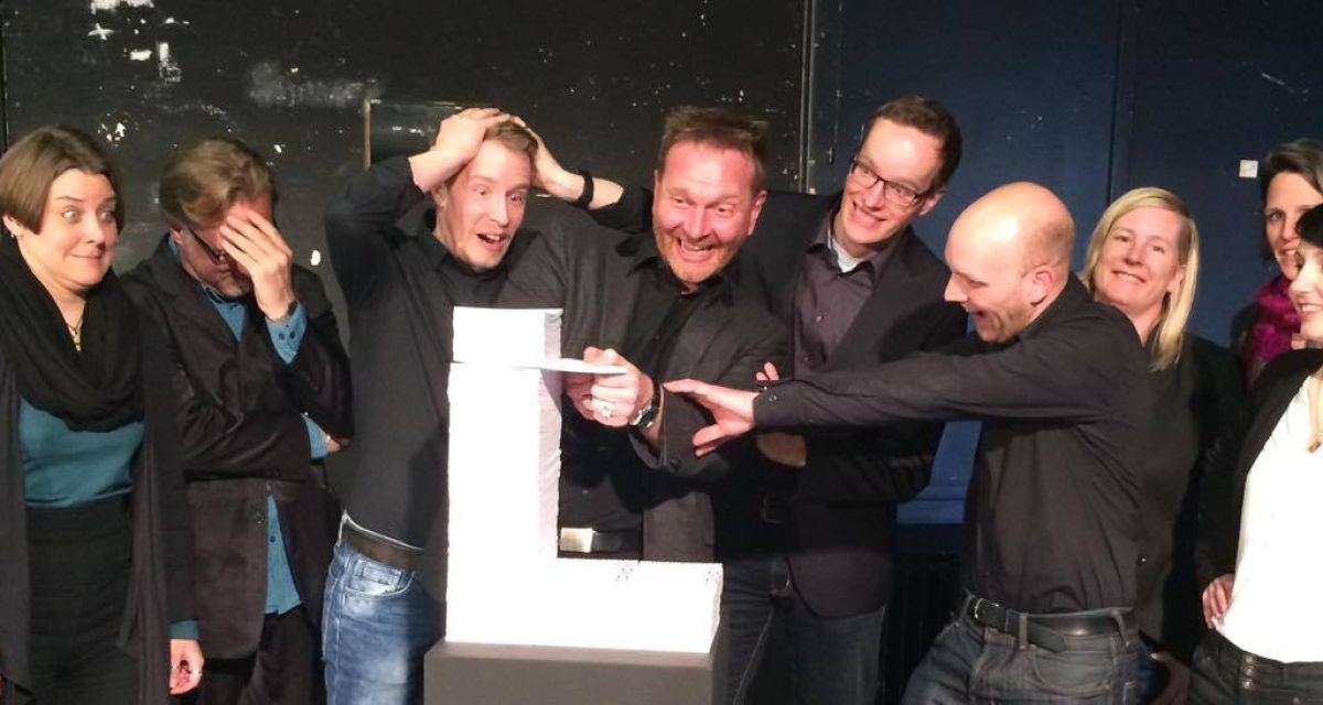 Mitglieder der Landesbühne Niedersachsen Nord und das neue Programm.