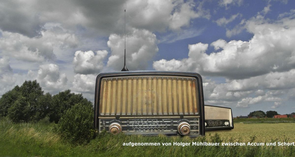Röhrenradios in Landschaft Radio