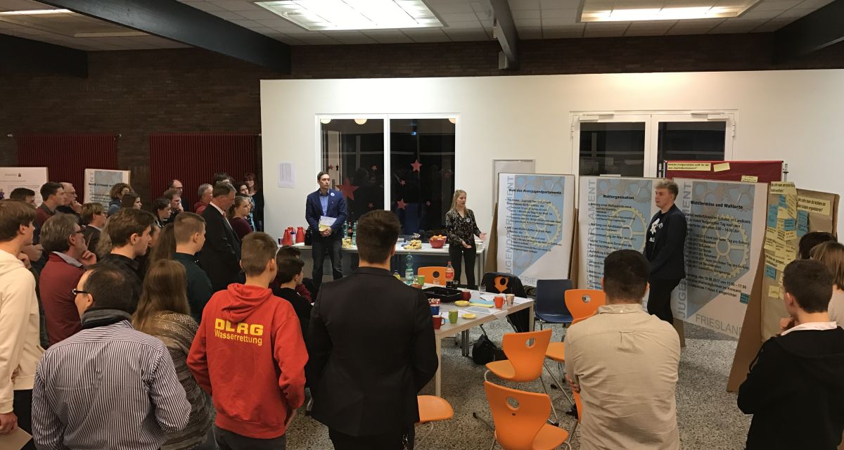 Präsentation der Ergebnisse der zweiten Jugendkonferenz in der IGS Friesland Süd in Zetel.