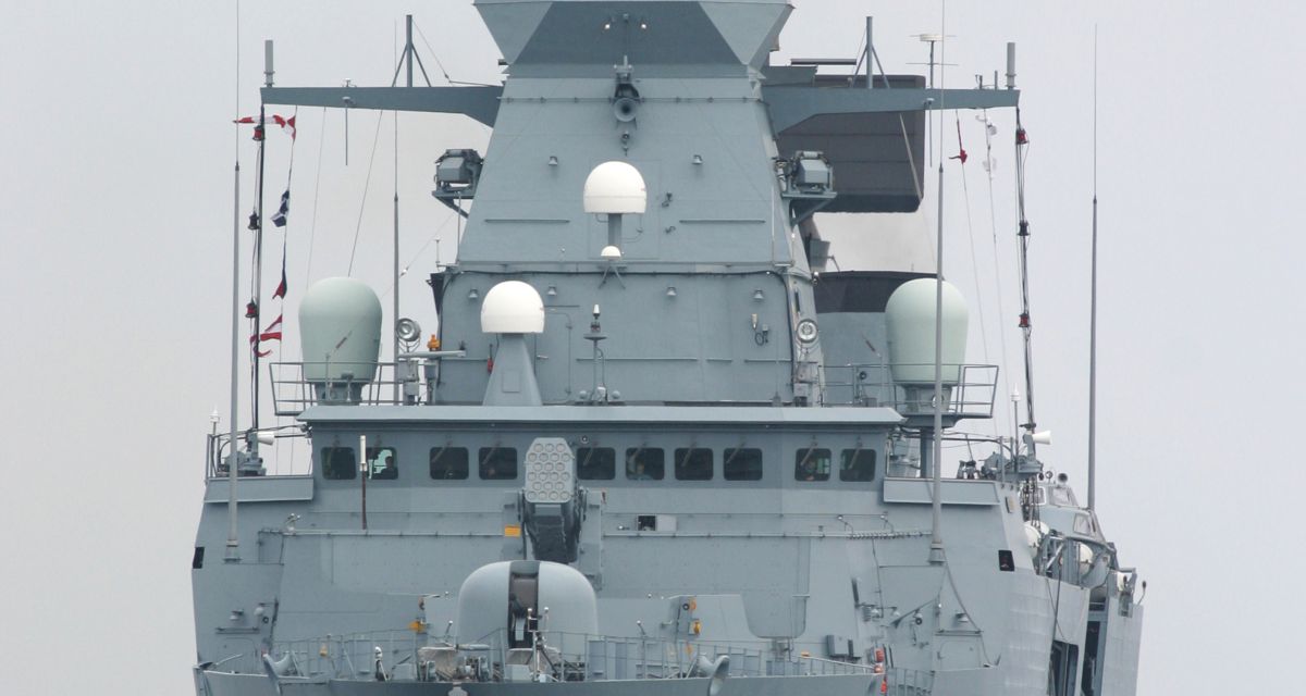 Die Fregatte SACHSEN vor der Kalifornischen Küste während der Erprobung der FK- und Radaranlagen.