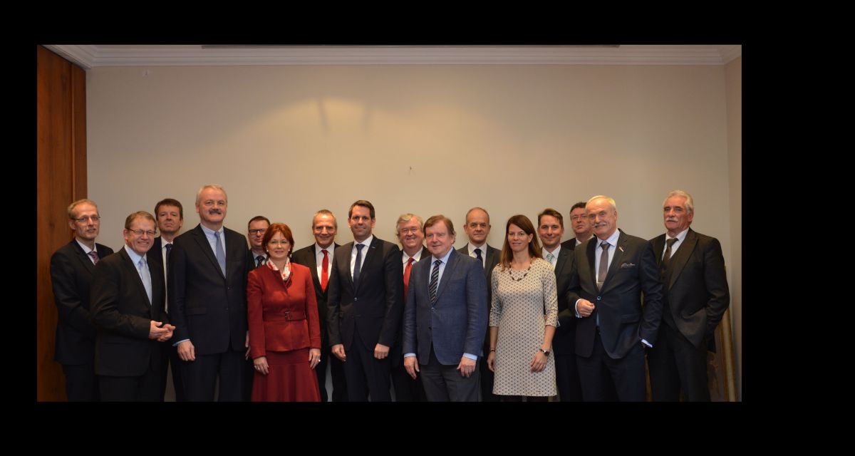 Sieben IHK Präsidenten zusammen mit Olaf Lies