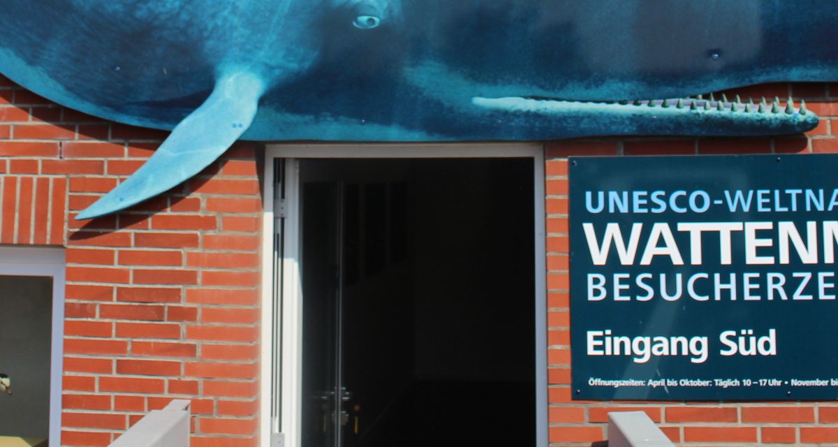 Eingang Wattenmeer Besucherzentrum mit Pottwal