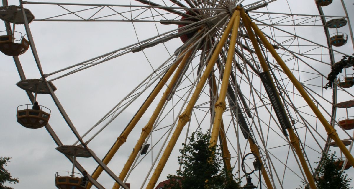 Zu sehen ist ein Riesenrad