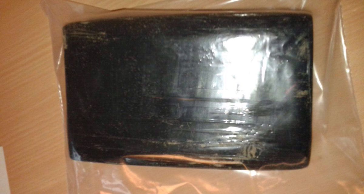 Päckchen mit chemischer Substanz angespült