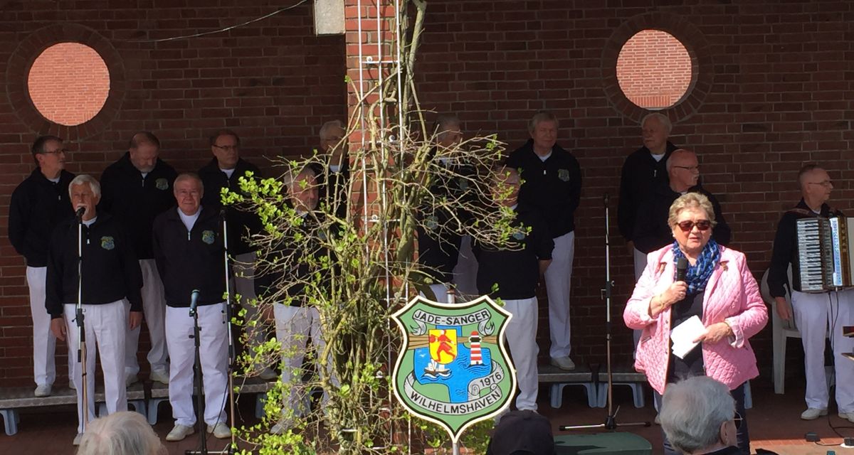 Auftritt der Jade-Sänger Wilhelmshaven an der Südstrandpromenade