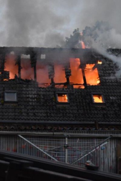 Resthof brennt in Schortens