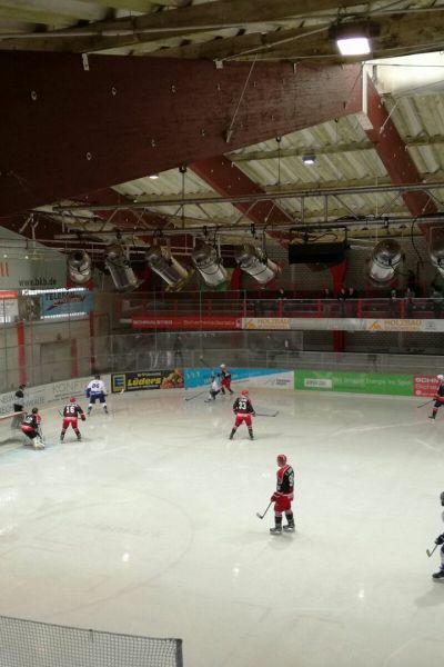 Jadehaie siegen im Relegations-Hinspiel